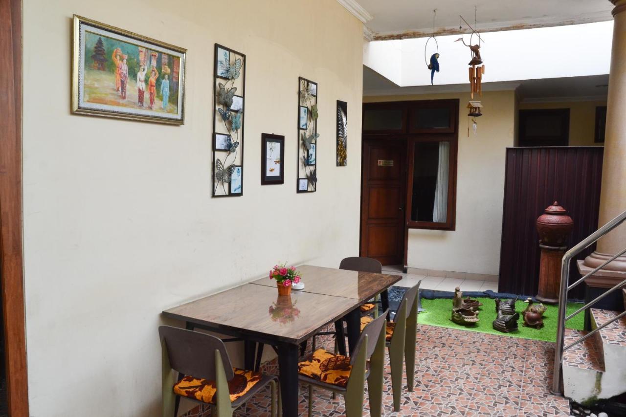 Roemah Canting Homestay Джок'якарта Екстер'єр фото