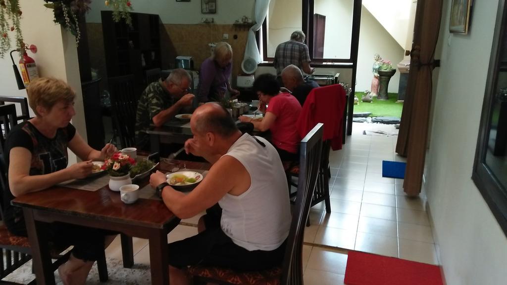 Roemah Canting Homestay Джок'якарта Екстер'єр фото
